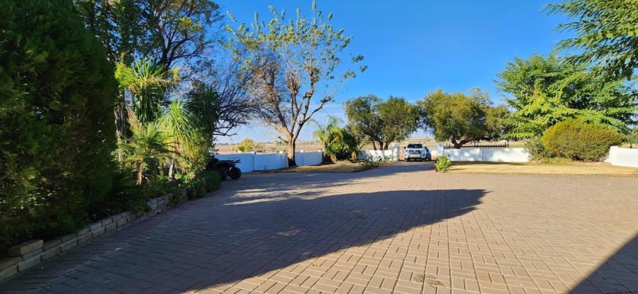 5 Bedroom Property for Sale in Upington Rural Northern Cape